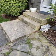 Old cracked concrete stoop before the rebuild