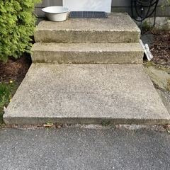 Worn concrete steps and landing before replacement